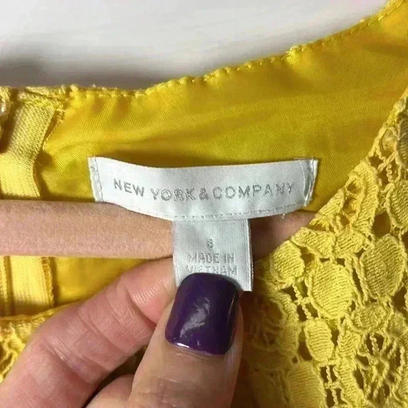 New York & Company Lace Pleated Halter Fit & Flare Dress Size 8 Yellow - Picture 2 of 9